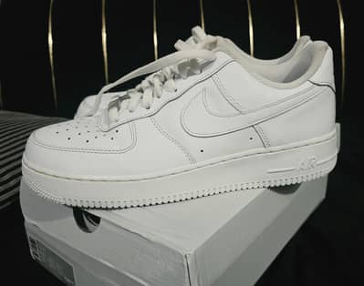 Nike Air Force 1  Orignal almost Brand new in  White color