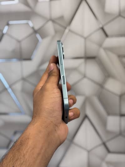 IPhone 16 factory unlock non pta 4 month sim time