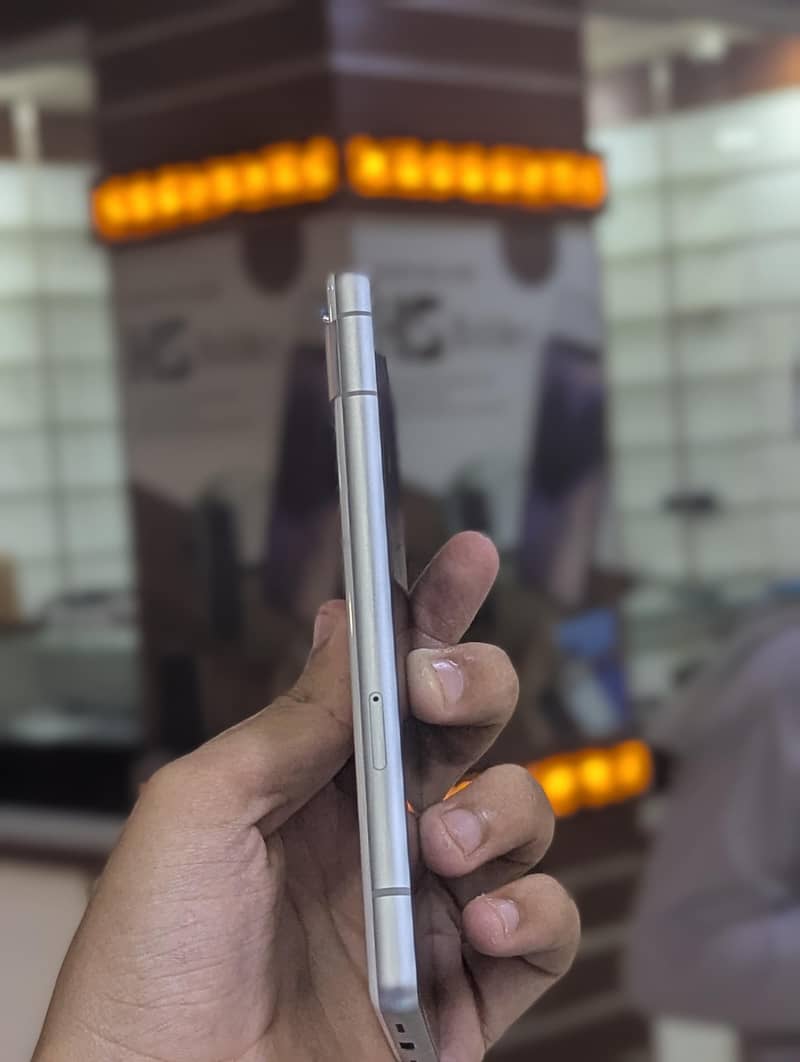 Google Pixel 7a 2
