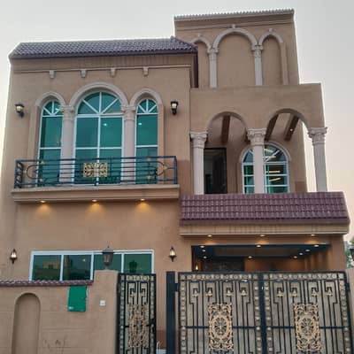 I SELL 5 MARLA BRAND NEW HOUSE IN BAHRIA ORCHARD LAHORE. PHASE 2 G-BLOCK Facing Park. PRICE 165 ALMOST FINAL