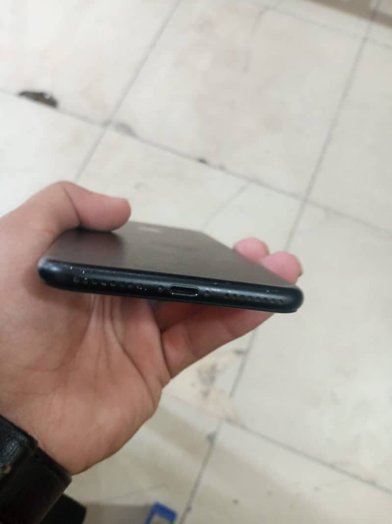 Apple iPhone 7 Plus 2