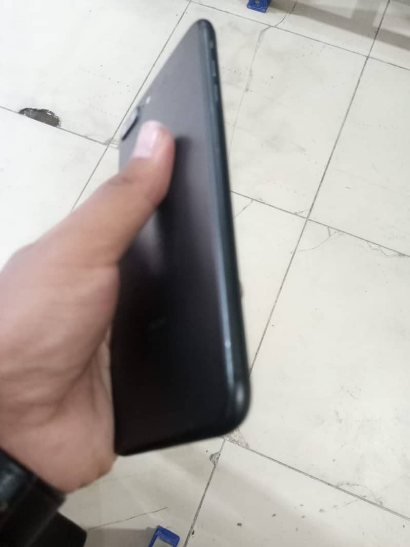 Apple iPhone 7 Plus 3