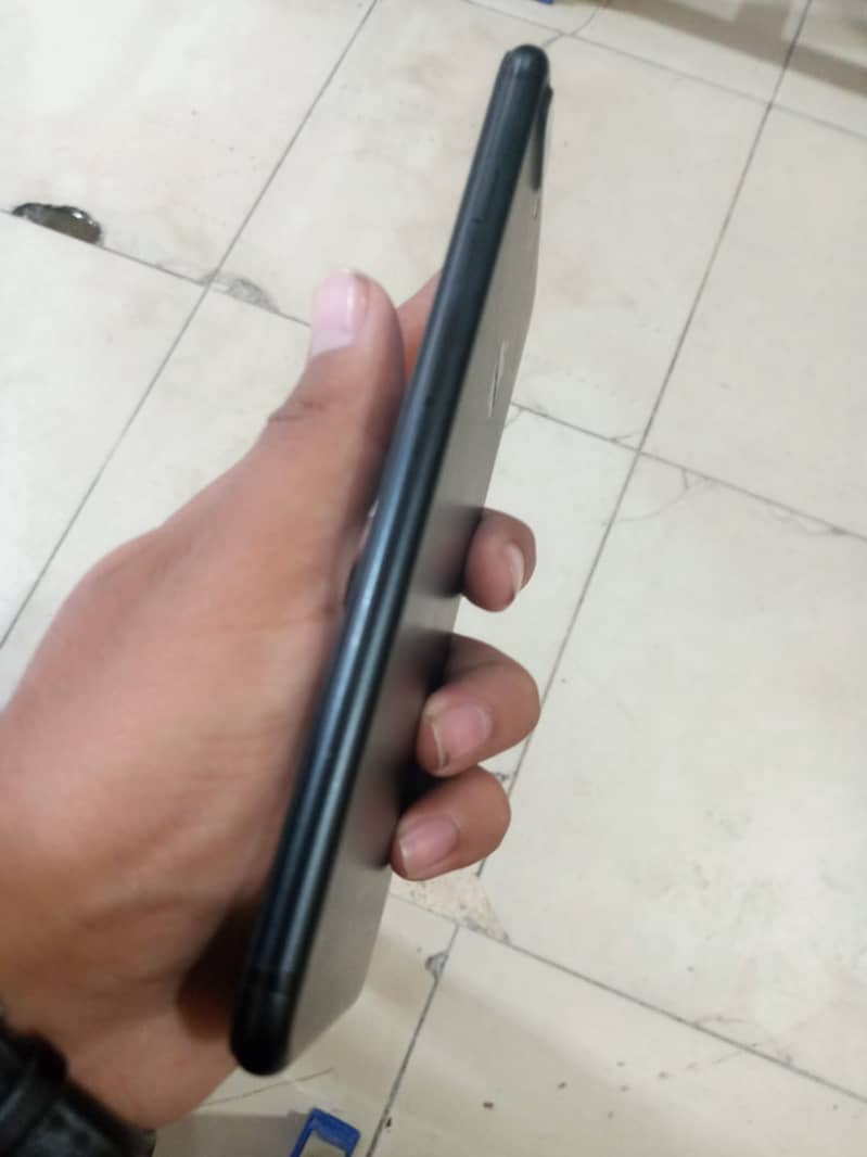 Apple iPhone 7 Plus 5