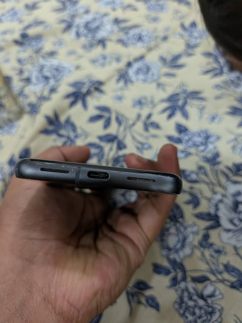 Google Pixel 8 4
