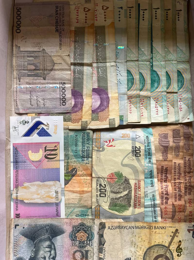 different counterys notes available 2