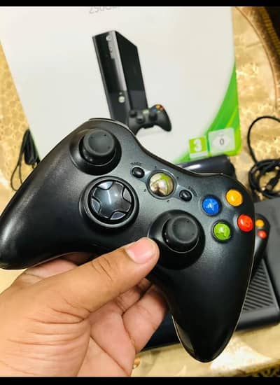 xbox 360 slim with oragnal 2 controller 85+ games.