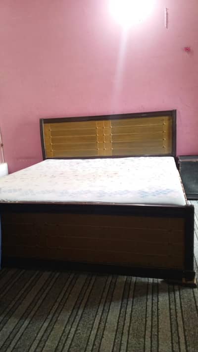 Solid Wooden Queen Size Bed
