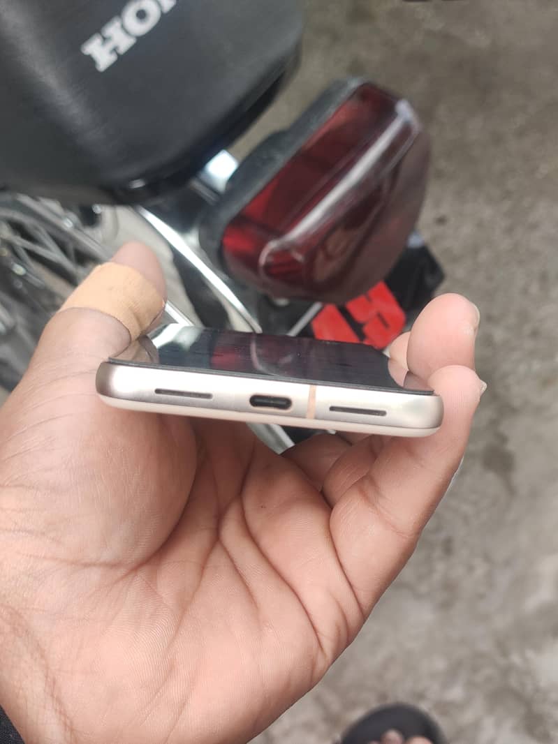 Google Pixel 8 1