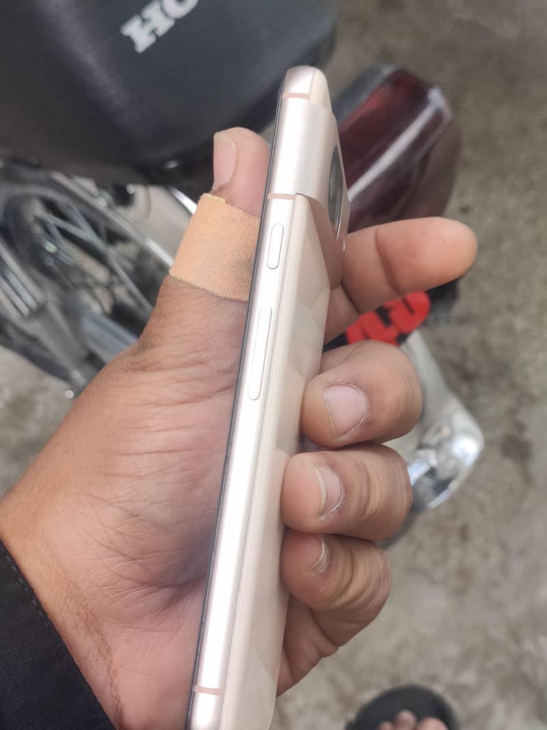 Google Pixel 8 3