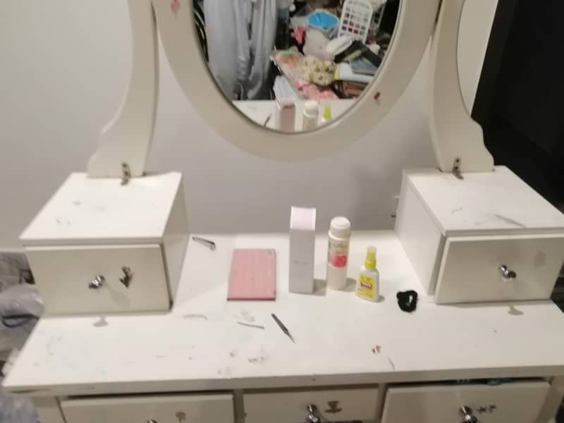 dressing table 0