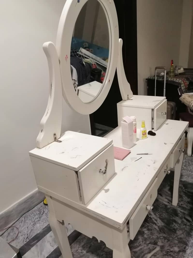 dressing table 1