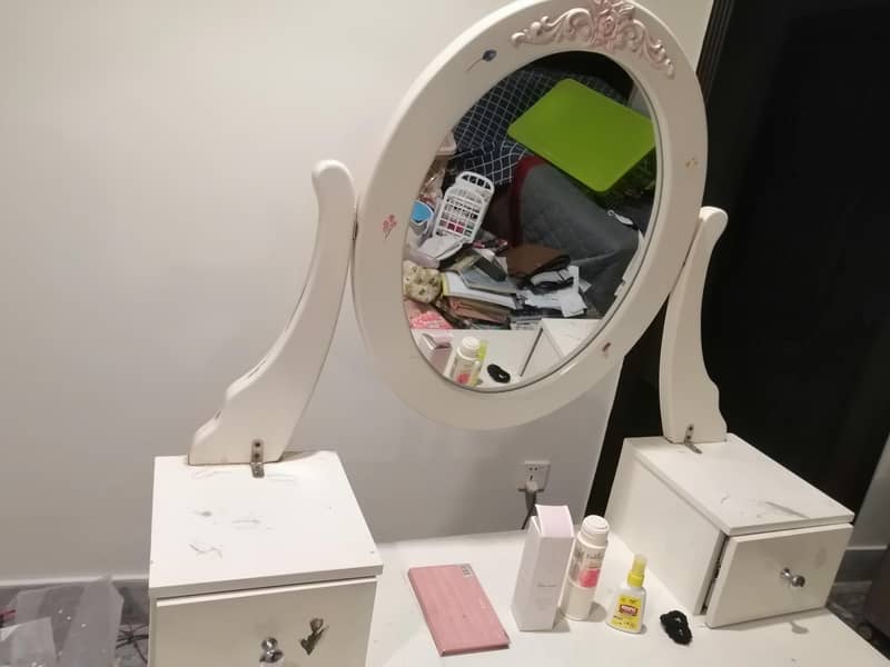 dressing table 3