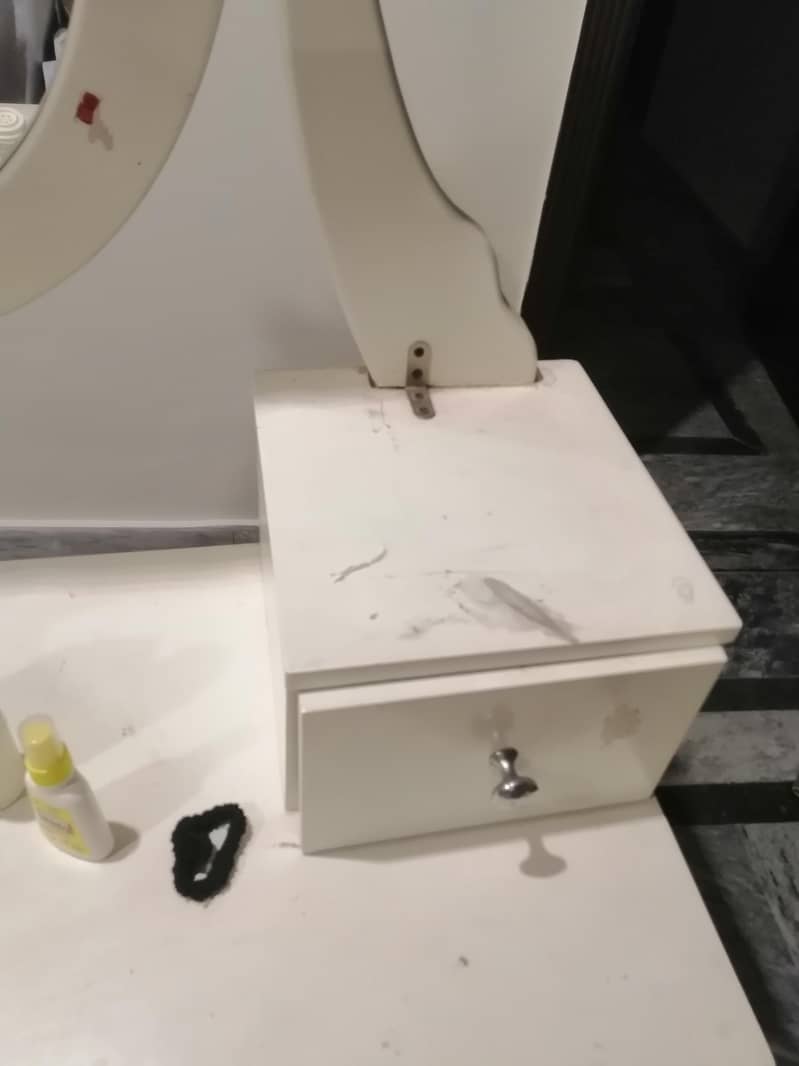 dressing table 6