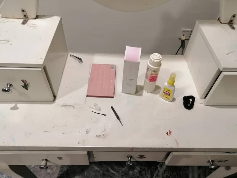 dressing table 8