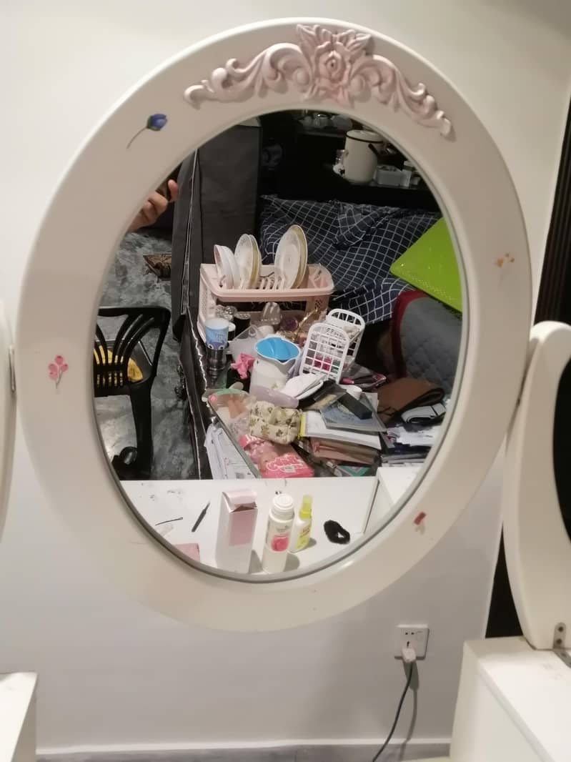 dressing table 9