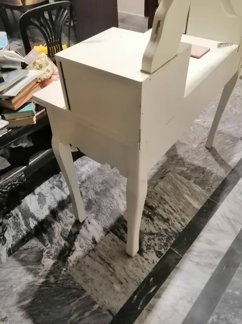 dressing table 12