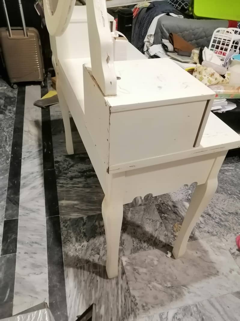 dressing table 13