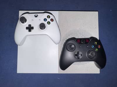 Xbox one S 1 Tb with two original controllers with buildin games