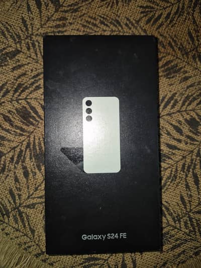 Samsung Mobile S24 fE