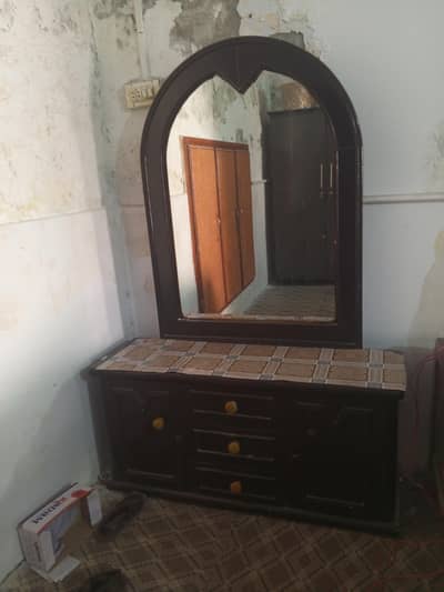DRESSING TABLE