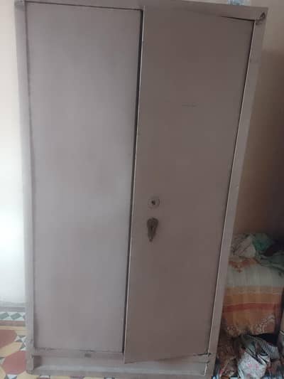 wardrobe in good condition