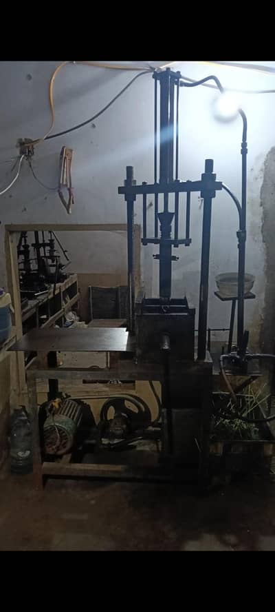 Molding machine (Hydraulic)