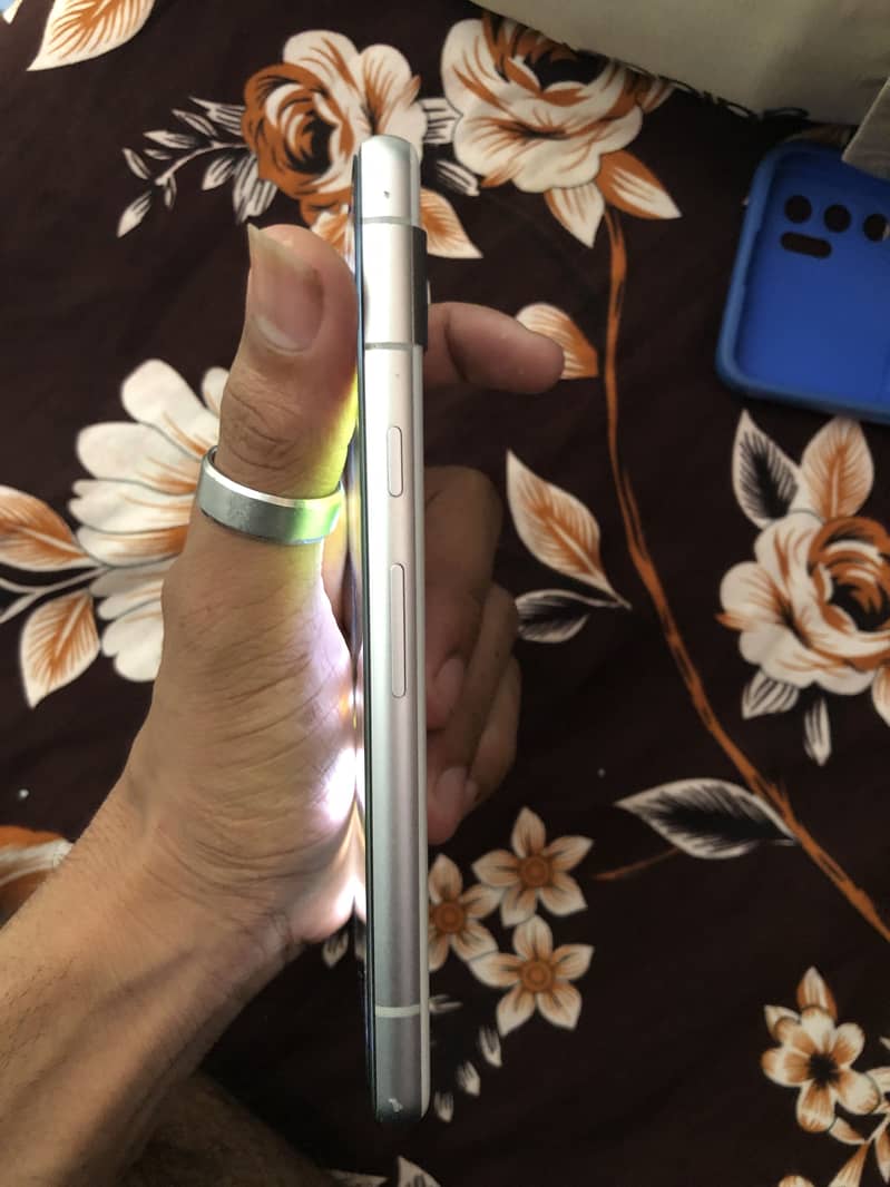 Google Pixel 6 4