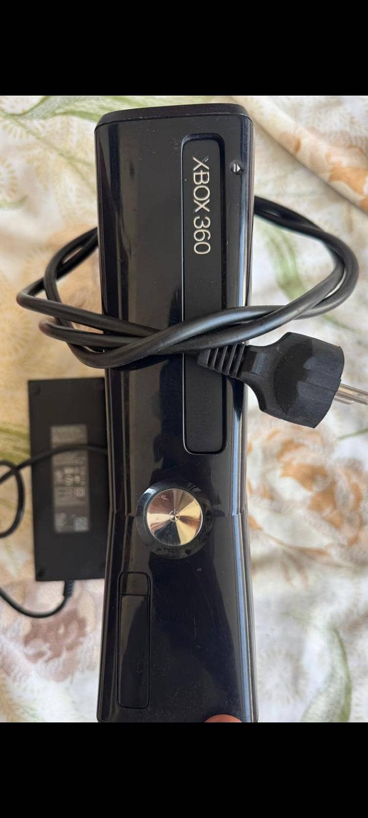 xbox 360 slim wit 2 controller. 0