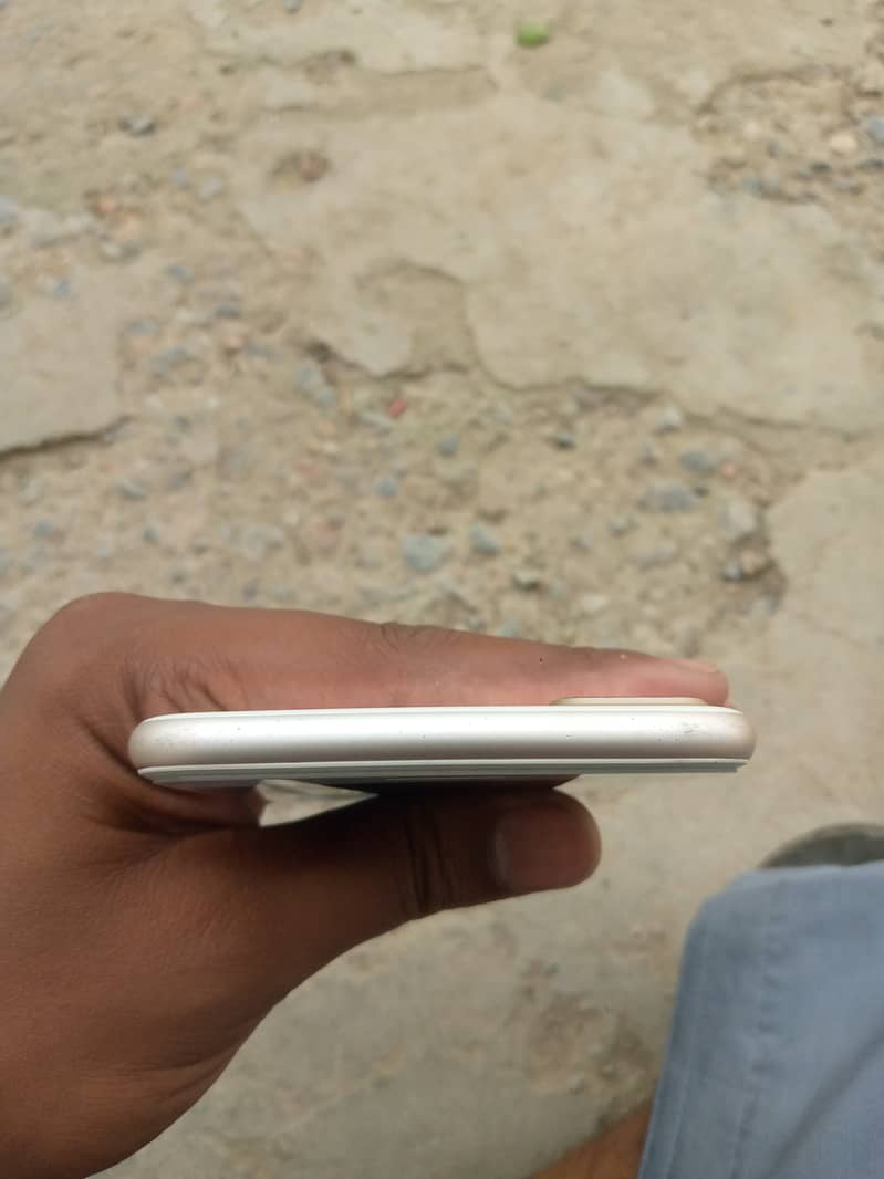 Apple iPhone 7 Plus 3