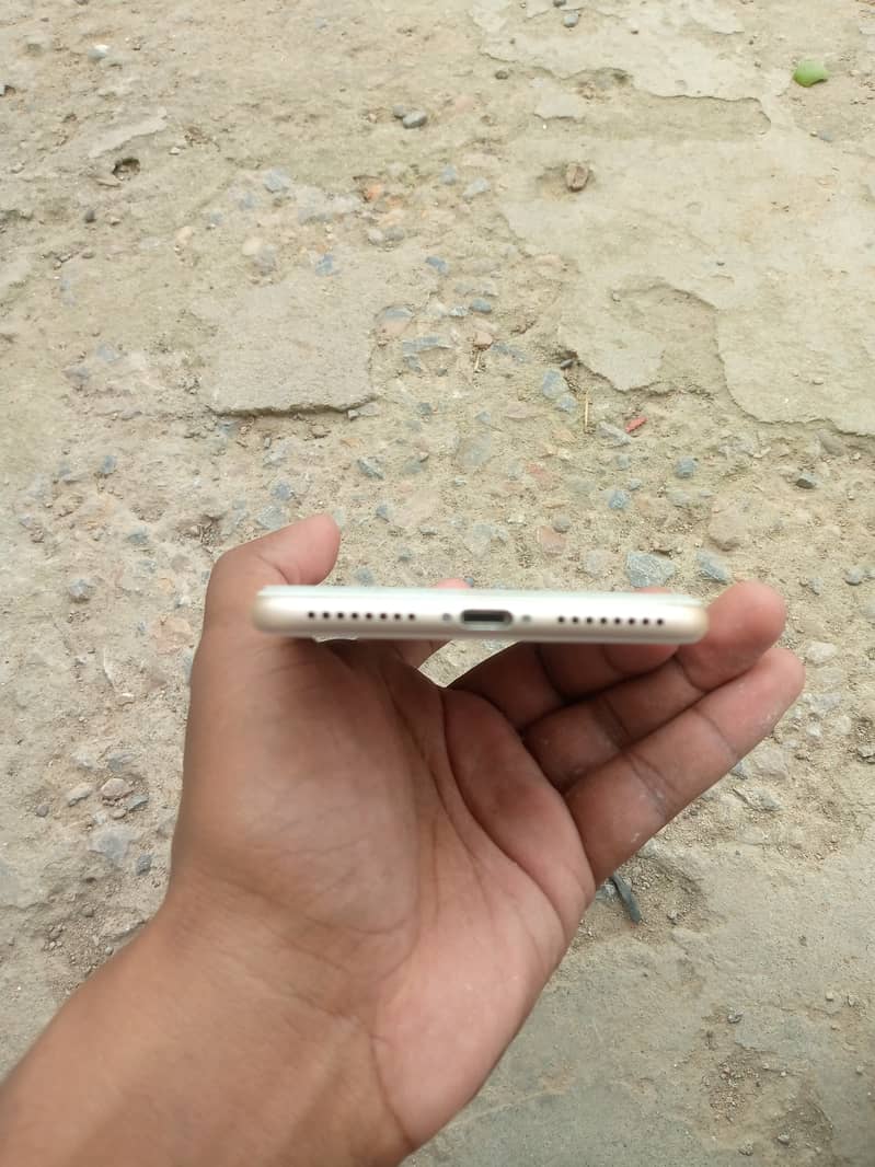 Apple iPhone 7 Plus 5