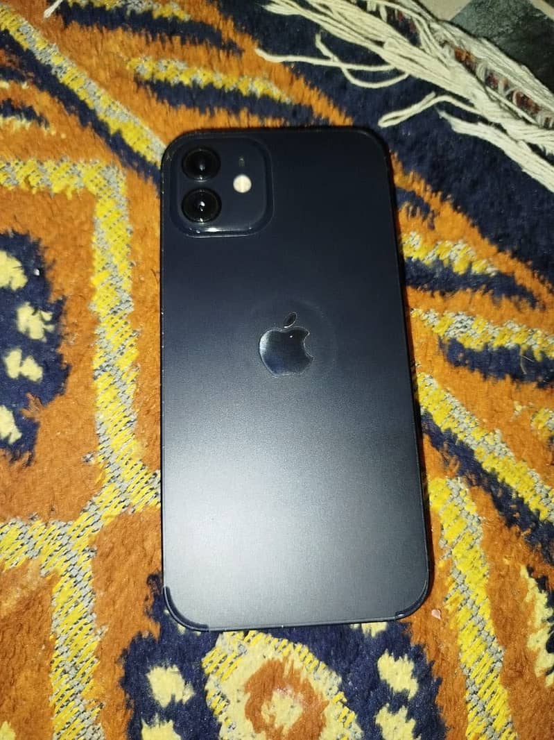 Apple iPhone 12 4
