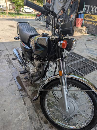 Honda CG 125 2026 Black – Showroom Condition