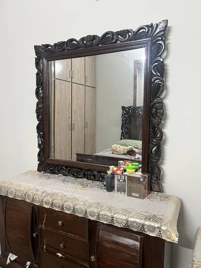 Dressing With Side Tables