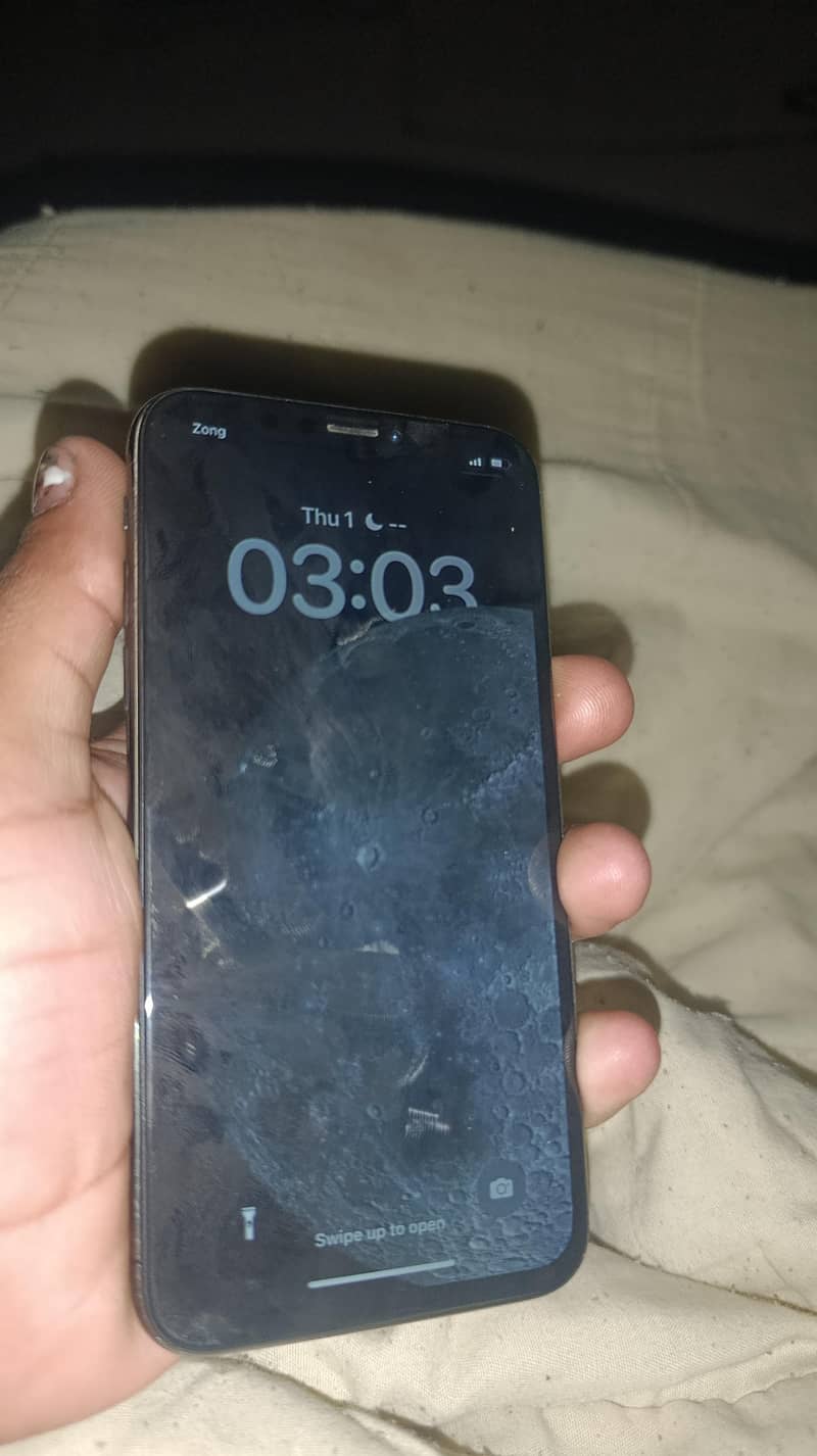 Apple iPhone X 4