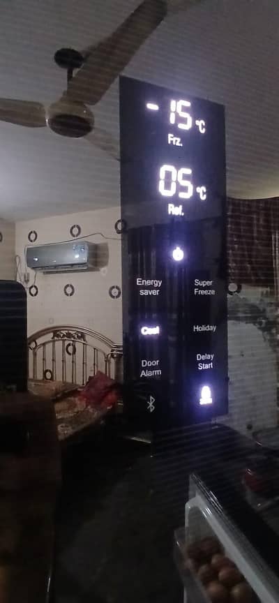 pel ki refrigerator ha totally original frig ha Bluetooth wali hai