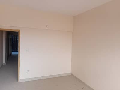 3 Bed DD Apartment for in Decent Arcade