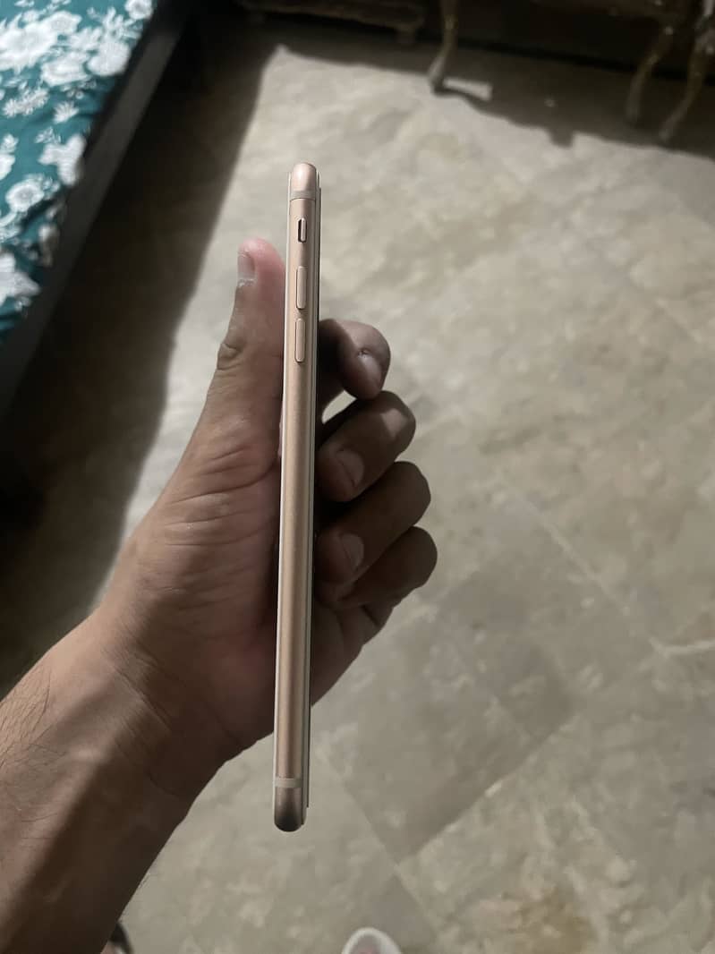 Apple iPhone 8 Plus 1