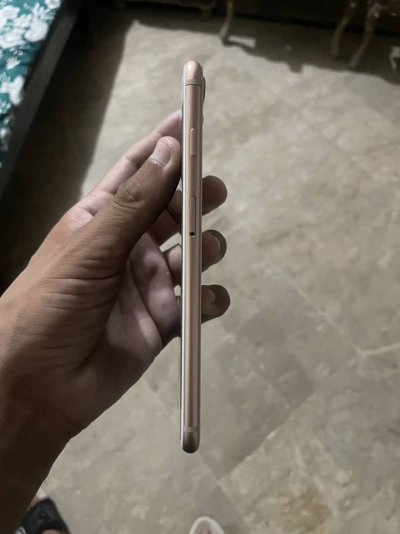 Apple iPhone 8 Plus 3