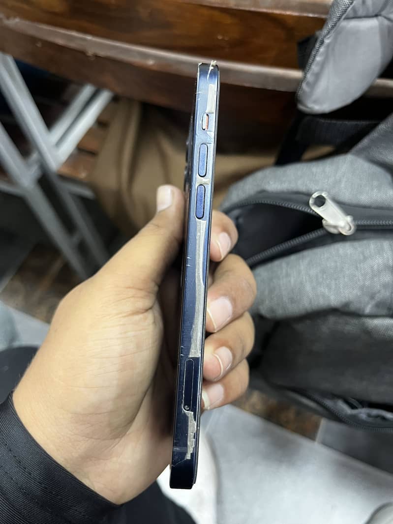 Apple iPhone 12 1