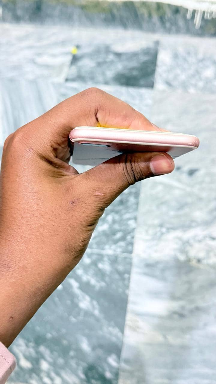 Apple iPhone 7 Plus 2
