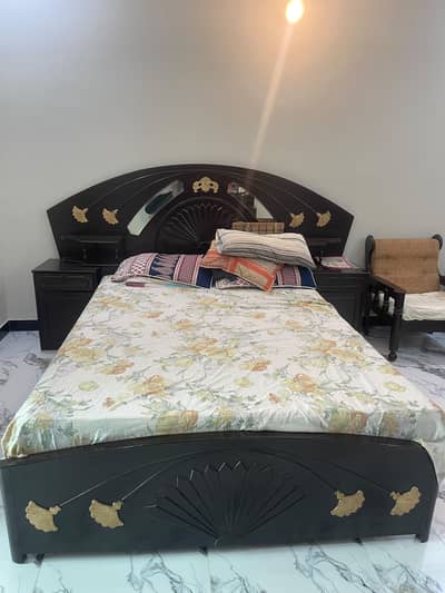 Selling complete household furniture in good condition.