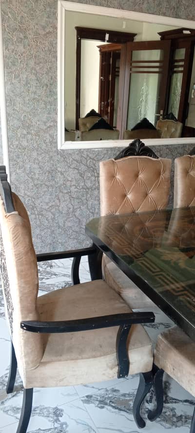 dining table with chairs good condition