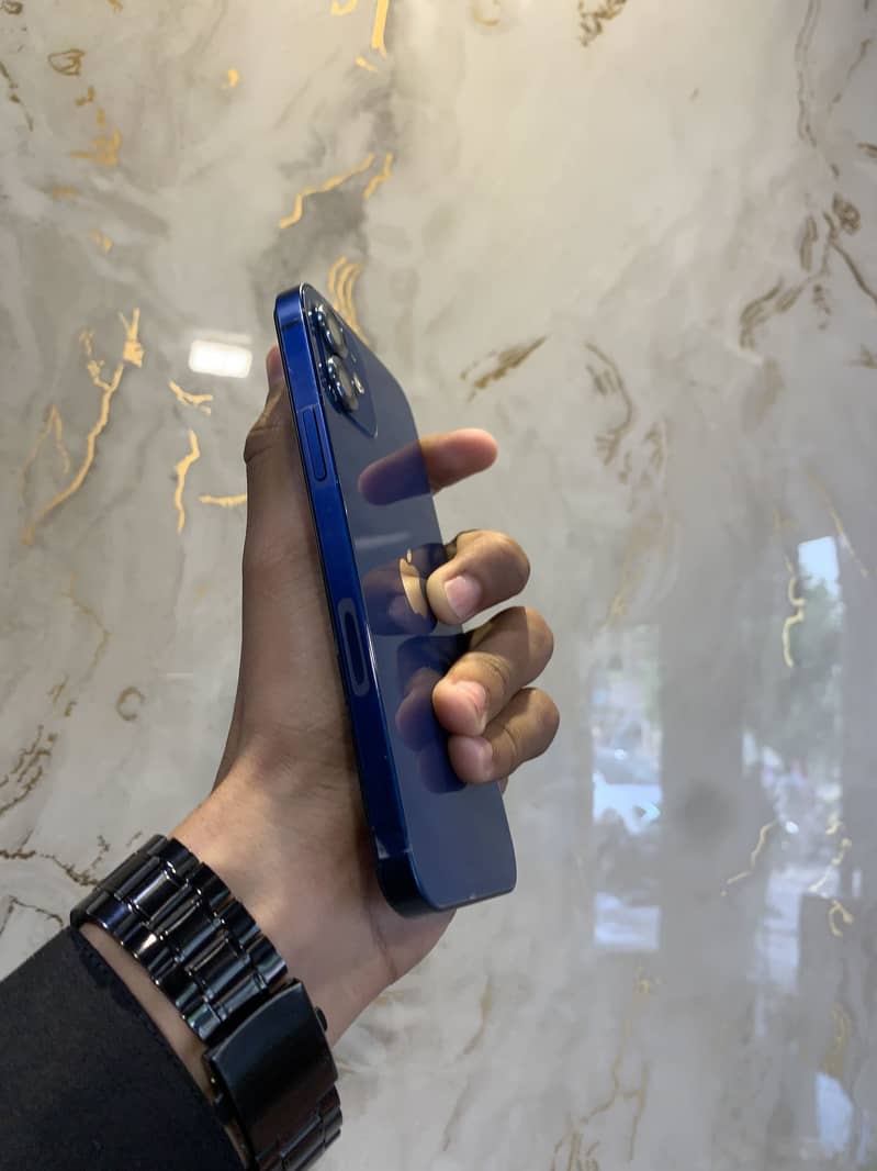 iPhone 12 2