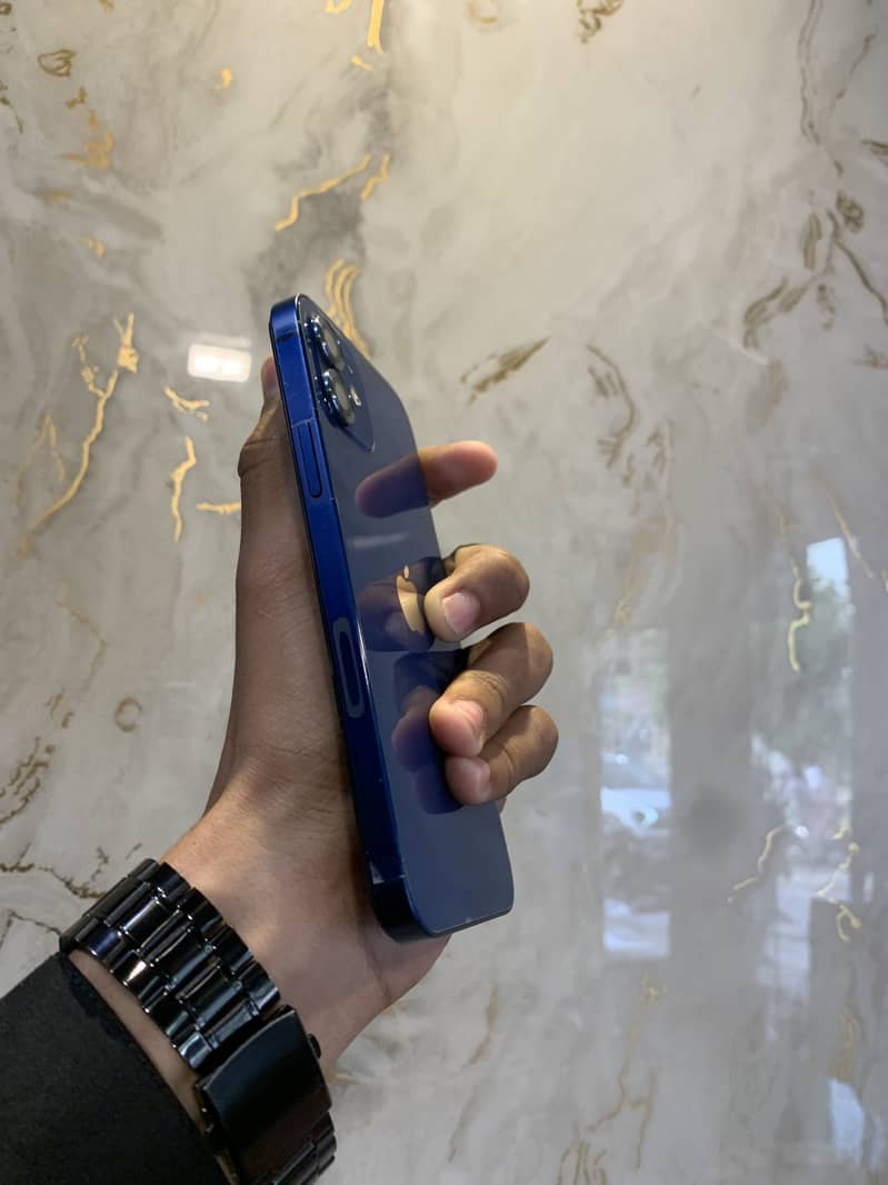 iPhone 12 3