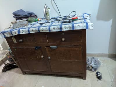 1 bed , 1 Almari, 1 istri stand