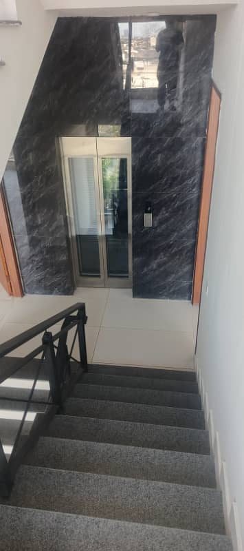 OFFICE FOR RENT PHASE 7 D H A 1020 SQUARE FEET WITH LIFT