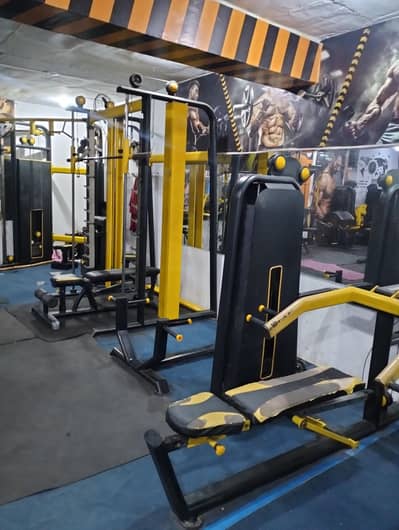 GYM FOR SALE. . FULL GYM