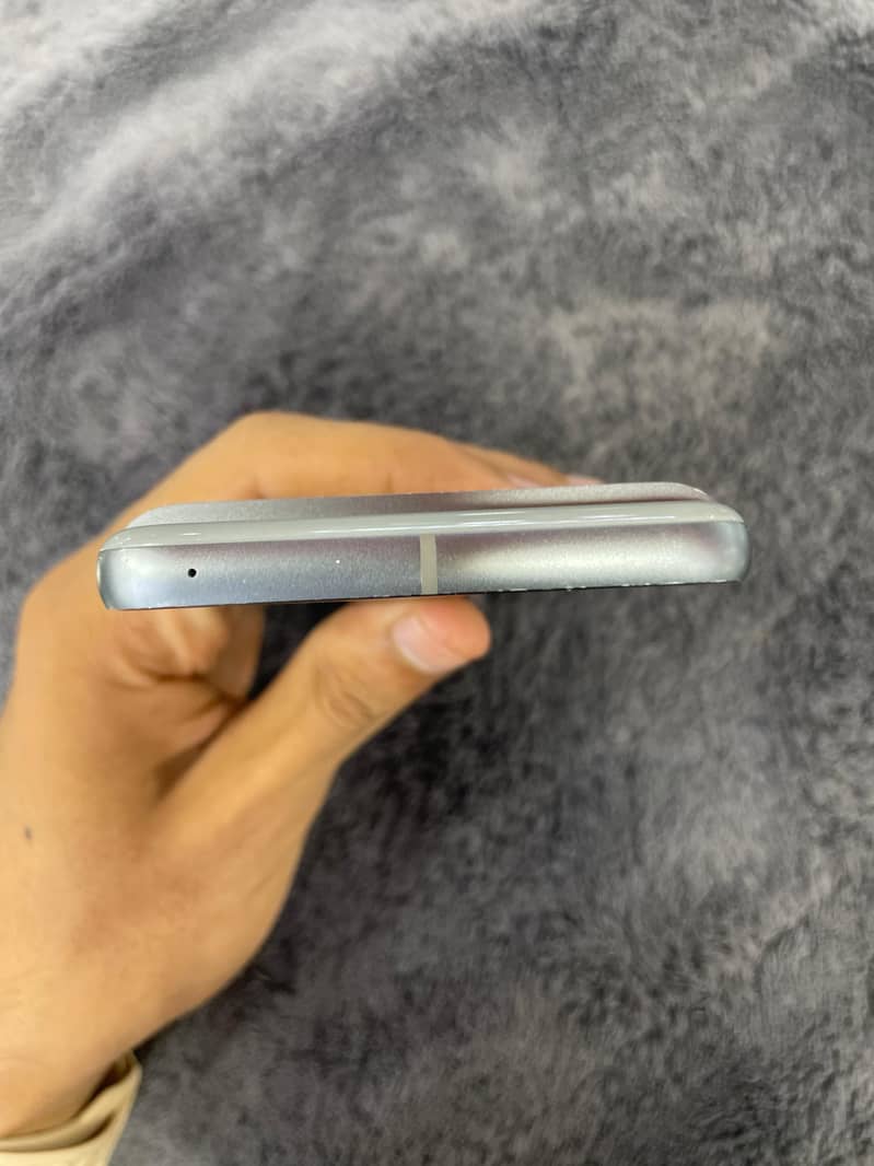 Google Pixel 8 4