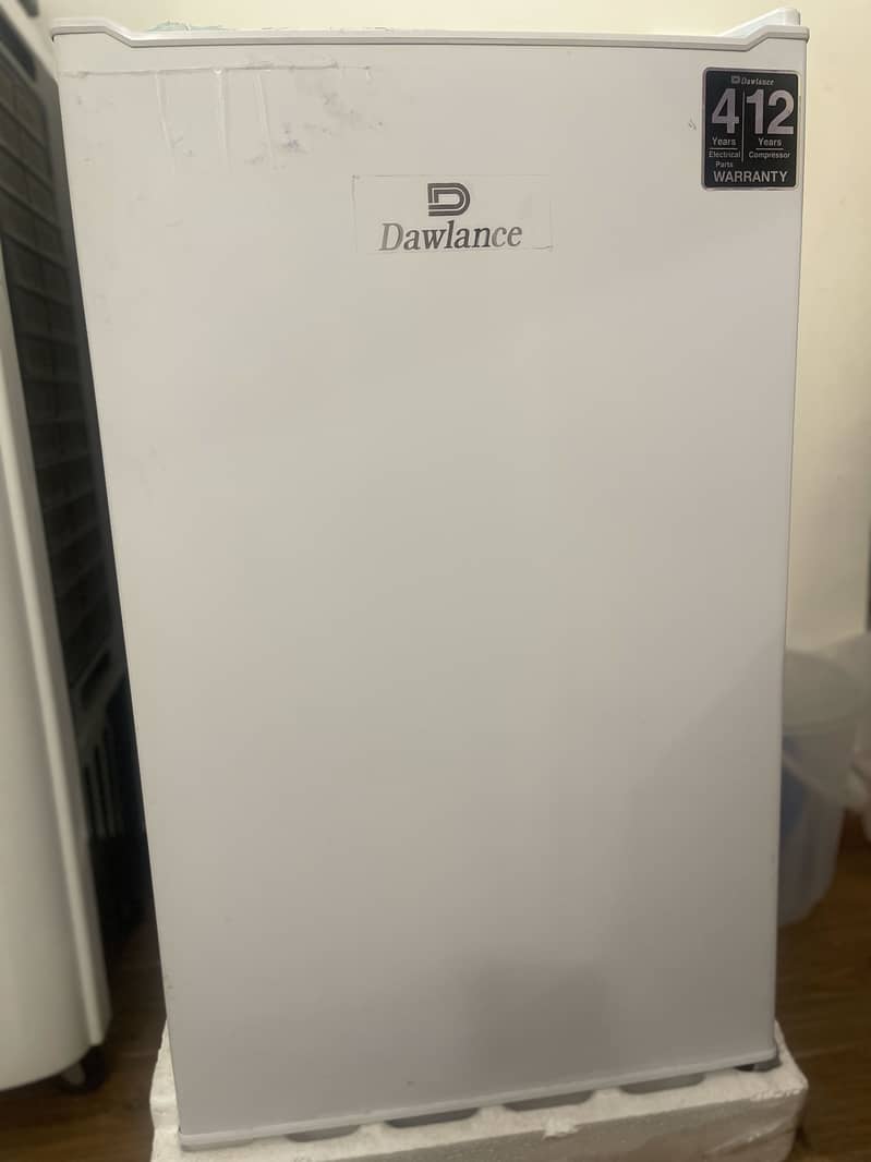 Mini fridge 0