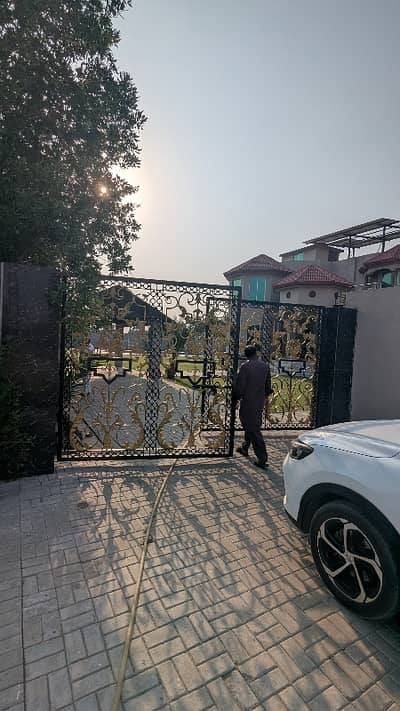 Farmhouse for rent on Main Ferozpur Road right next to Central Park housing Society